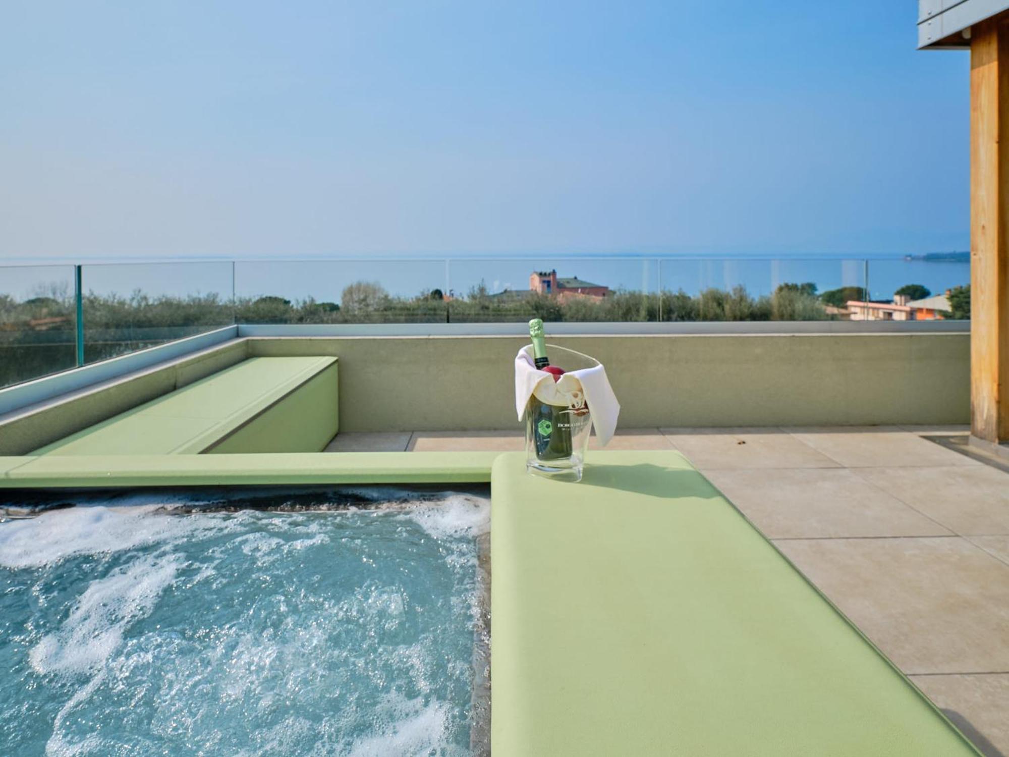Villa Sunny Lake Suites Bardolino Exterior foto